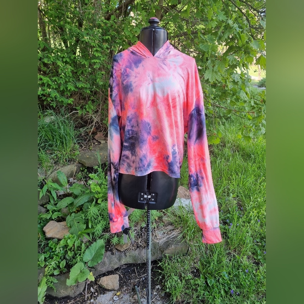 Dyce Active Tie dye cropped hoodie shirt